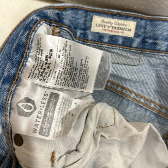 Women’s Levi’s - Picture 2 of 5